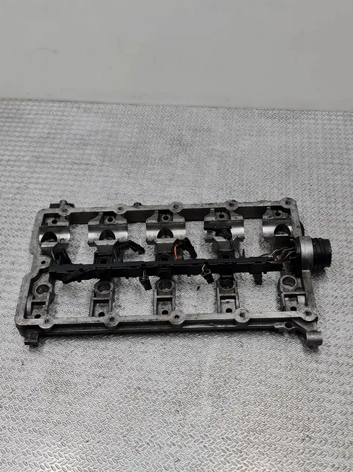 Volkswagen PASSAT B6 (2005 - 2010) 03G103308C Крышка распределительного вала — фото 2
