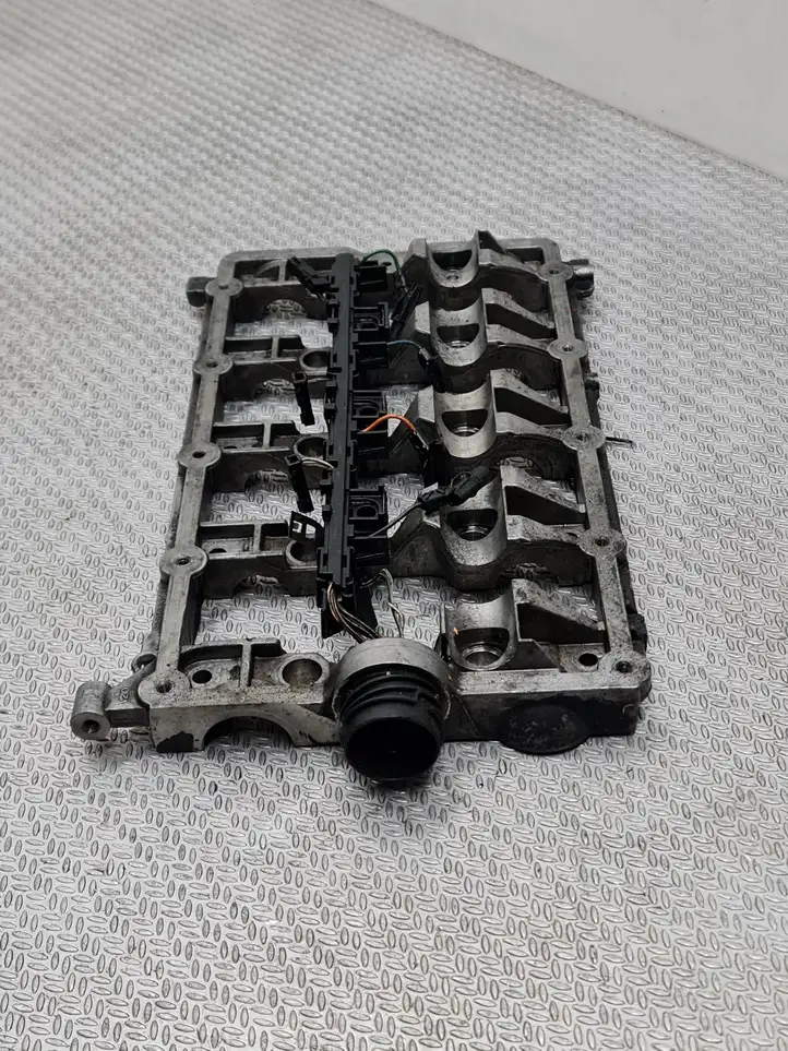 Volkswagen PASSAT B6 (2005 - 2010) 03G103308C Крышка распределительного вала — фото 3