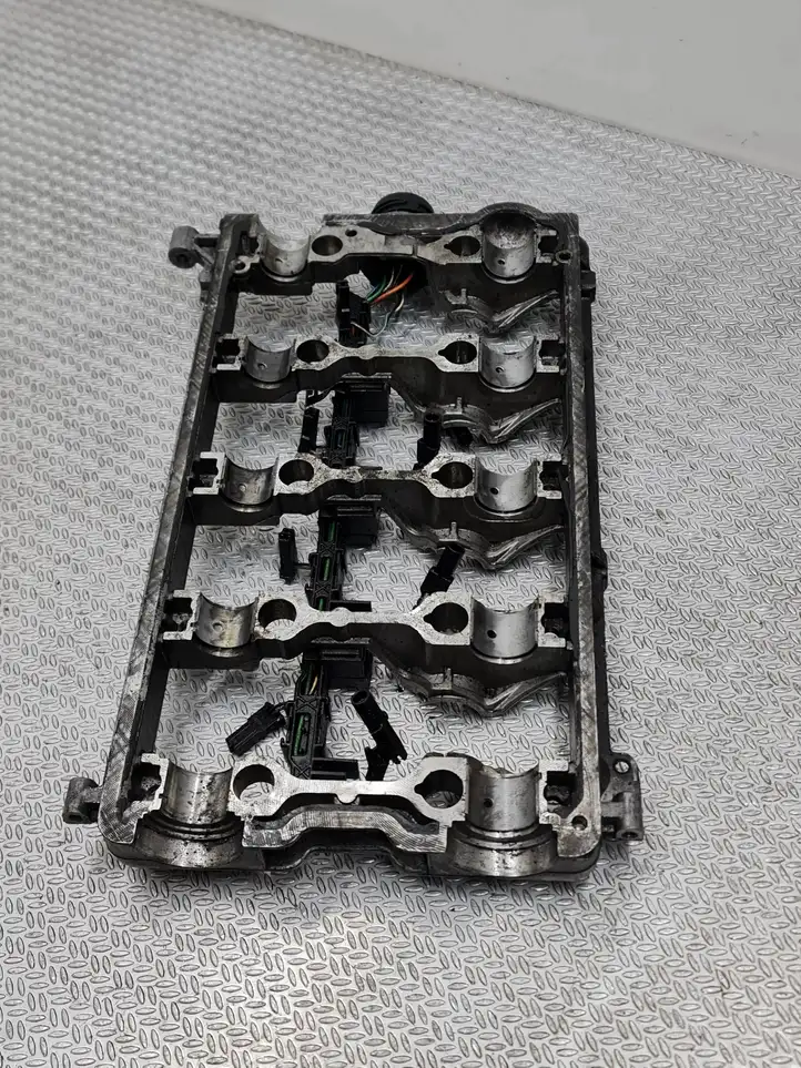 Volkswagen PASSAT B6 (2005 - 2010) 03G103308C Крышка распределительного вала — фото 5