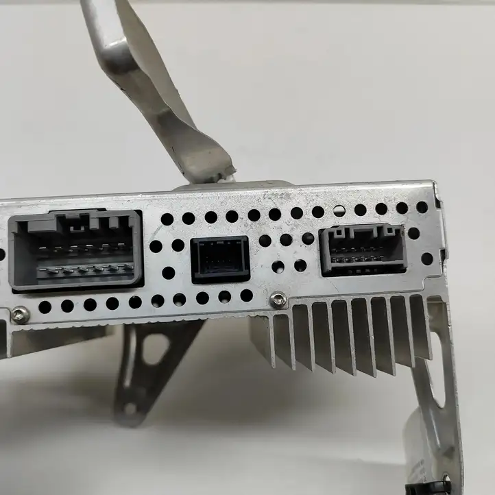 Tesla Model 3 (2017 - 2023) 107974800E Усилитель звука — фото 7