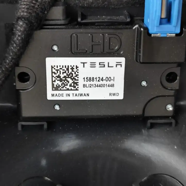 Tesla Model Y (2019 - 2024) 161987300 Прочие детали салона — фото 2