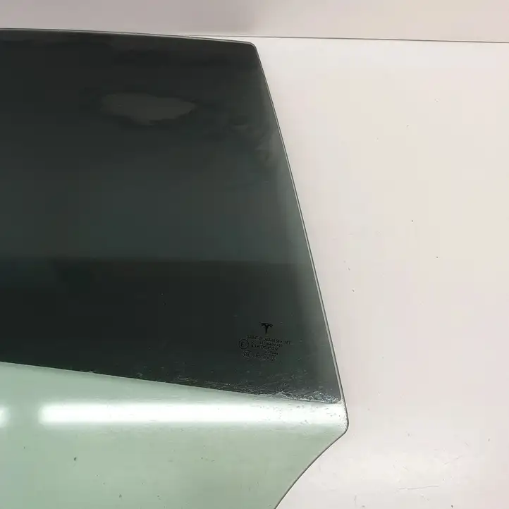 Tesla Model 3 (2017 - 2023) 107790599C Стекло задней двери — фото 4