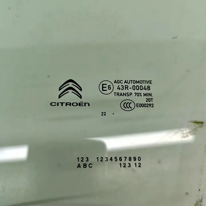 Citroen C3 (2016 - ) 9813022580 Стекло передней двери — фото 8