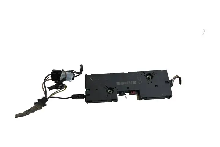 BMW 3 E90 E91 (2005 - 2012) 6520693484606 Усилитель антенны — фото 1