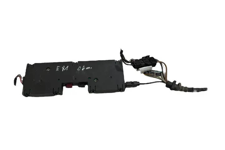 BMW 3 E90 E91 (2005 - 2012) 6520693484606 Усилитель антенны — фото 2