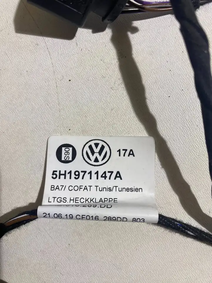 Volkswagen Golf VIII (2019 - ) 5H1971147A Жгут проводов крышки багажника — фото 5