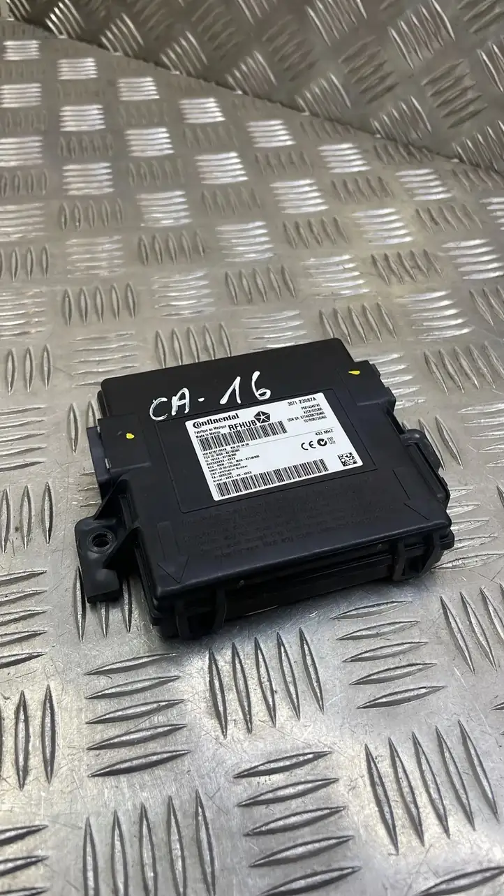 Jeep Grand Cherokee (2010 - 2021) P68143497AE Блок бесключевого доступа — фото 1