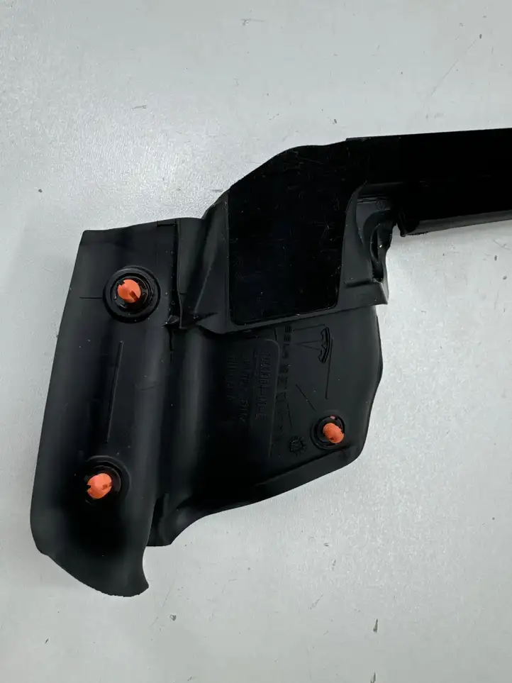 Tesla Model Y (2019 - 2024) 150006400E Уплотнитель стекла задней двери — фото 2