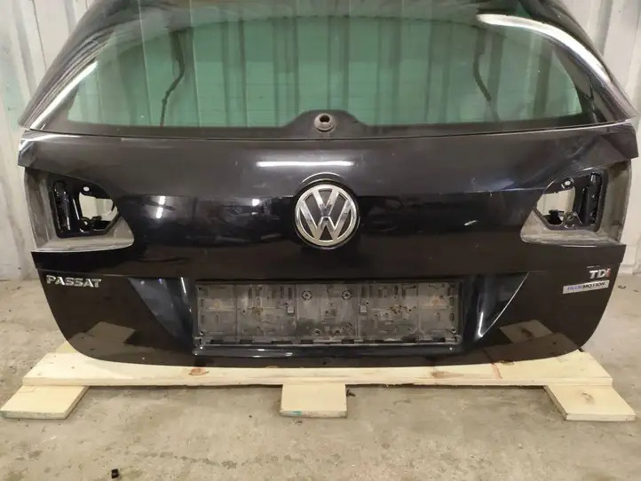 Volkswagen PASSAT B7 (2011 - 2014) Крышка багажника — фото 2