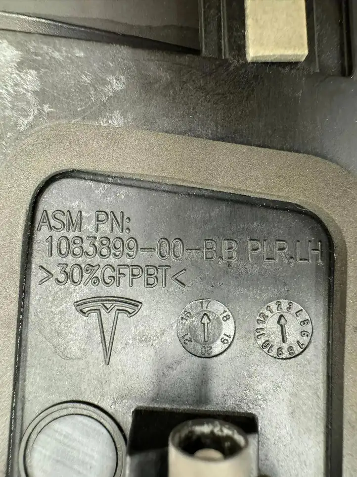 Tesla Model S (2016 - 2021) 108389900B Верхняя обшивка стойки B — фото 5