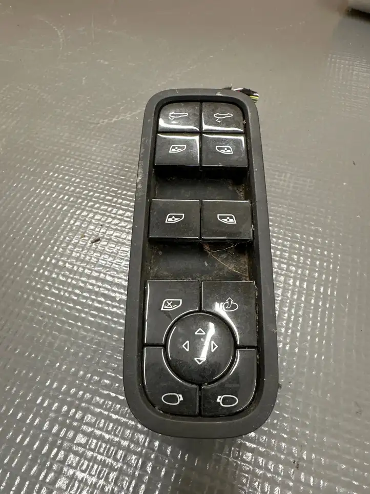Porsche Macan (95B) (2014 - 2018) 971959858 Кнопка стеклоподъемников — фото 1