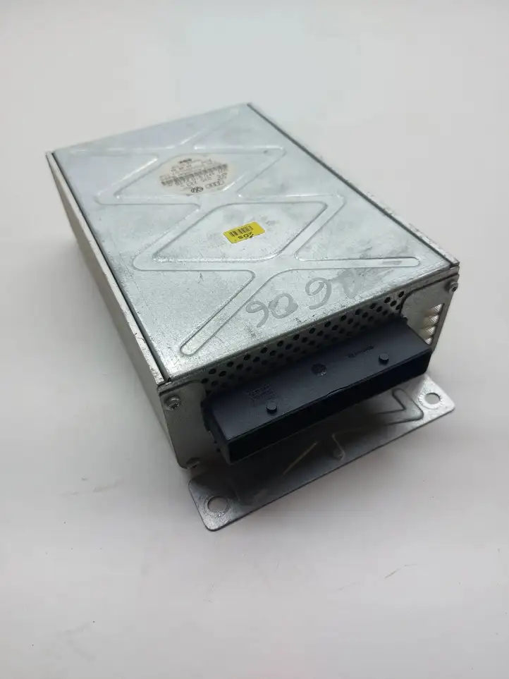 Audi A6 S6 C6 4F (2008 - 2011) 4F0910223B Усилитель звука — фото 2