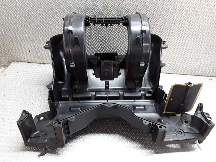 BMW 5 E60 E61 Salono oro mazgo plastikinis korpusas