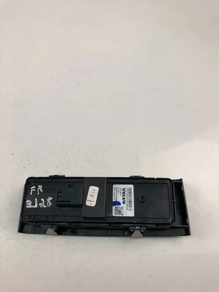 Volvo XC40 (2017 - ) 32279441 Кнопка стеклоподъемников — фото 3