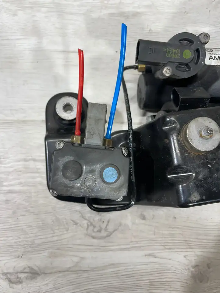 BMW X5 E70 (2006 - 2013) 6785506 Кронштейн пневмокомпрессора — фото 6