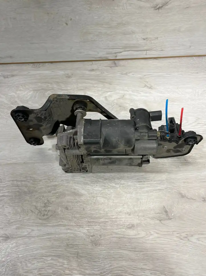 BMW X5 E70 (2006 - 2013) 6785506 Кронштейн пневмокомпрессора — фото 7
