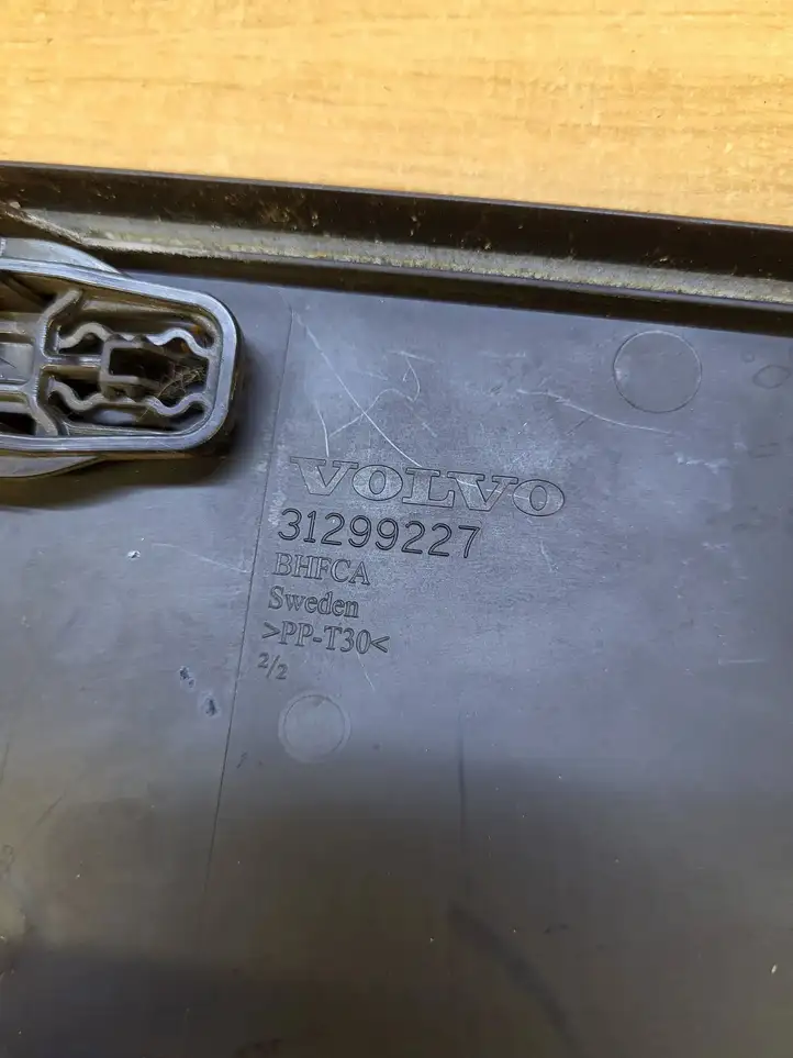 Volvo S80 (2013 - 2016) 31299227 Крышка ящика аккумулятора — фото 3
