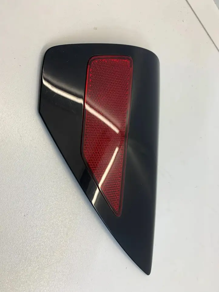 Tesla Model 3 (2017 - 2023) 1084854-00-F Крышка зарядного разъема — фото 1
