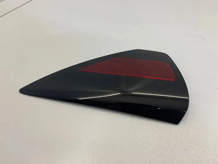 Tesla Model 3 (2017 - 2023) 1084854-00-F Крышка зарядного разъема — фото 3