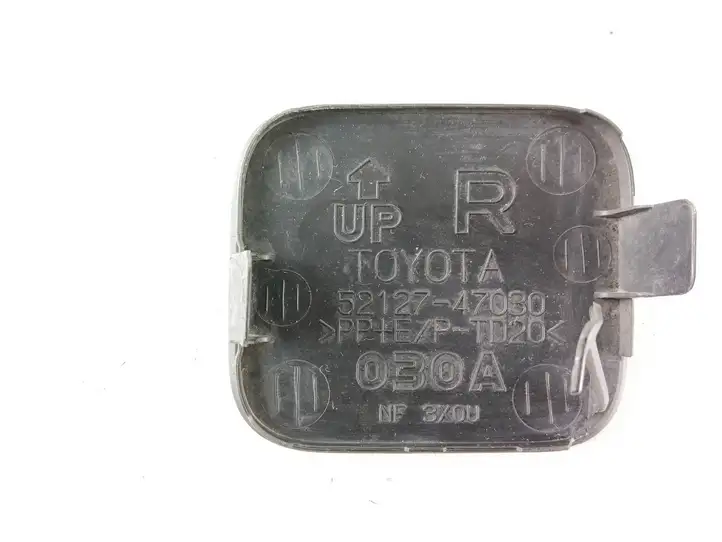 Toyota Prius+ (ZVW40) (2011 - 2018) 5212747030 Заглушка буксировочной петли — фото 2