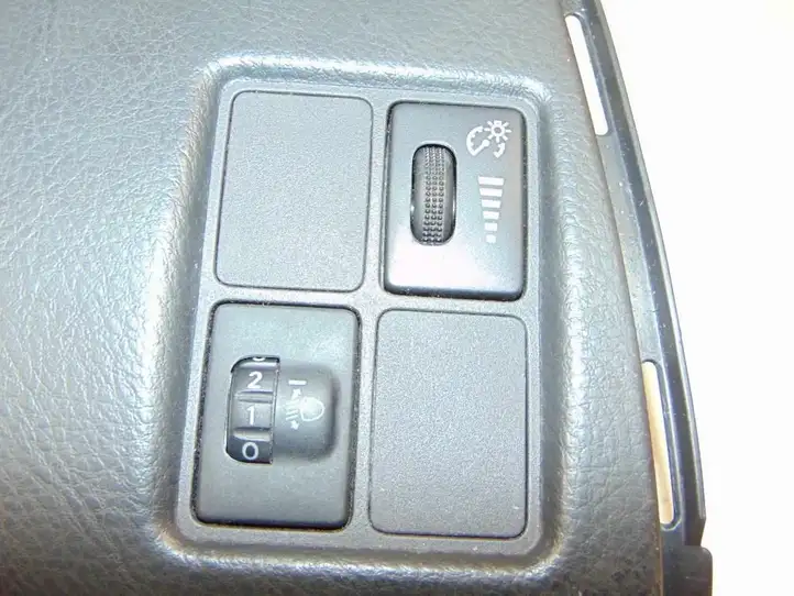 Toyota RAV 4 (XA30) (2006 - 2016) 8415252080 Блок кнопок на панели — фото 4