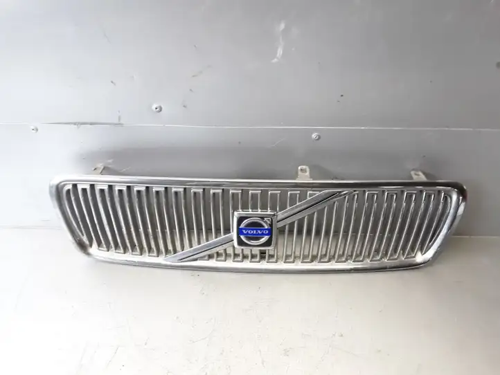 Volvo V70 (2000 - 2004) 8659875 Верхняя решетка радиатора — фото 1