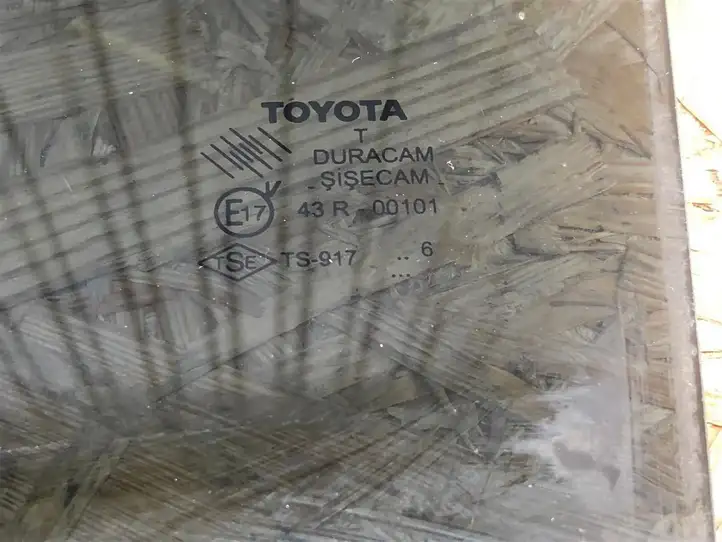 Toyota Corolla Verso E121 (2004 - 2007) Стекло задней двери — фото 2