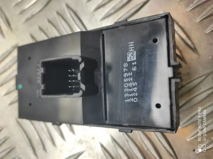 Opel Astra J (2009 - 2012) 133305978 Кнопка стеклоподъемников — фото 2