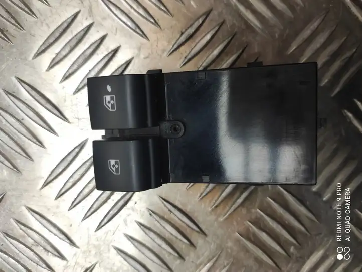 Opel Astra J (2009 - 2012) 133305978 Кнопка стеклоподъемников — фото 3