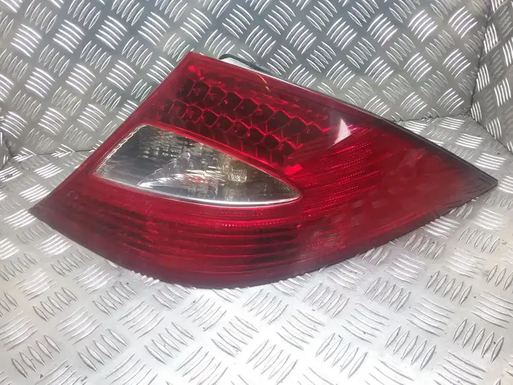 Mercedes-Benz CLS C219 (2003 - 2011) A2198200164 Задний фонарь в кузове — фото 1