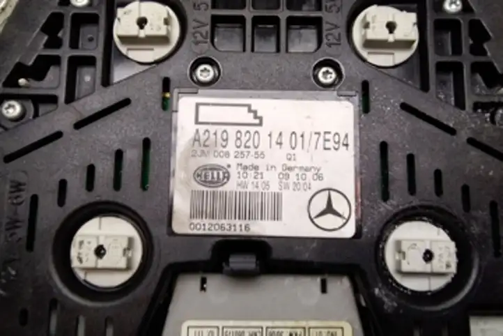 Mercedes-Benz CLS C219 (2003 - 2011) A2198201401 Задняя подсветка — фото 2
