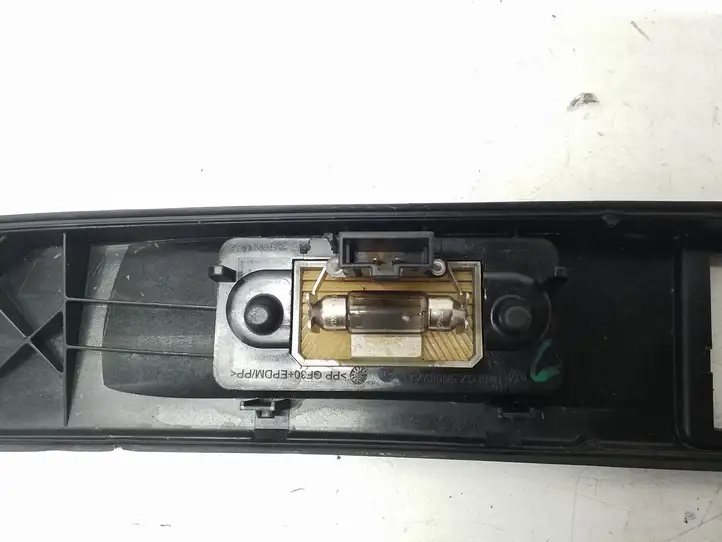 Volkswagen Tiguan (2011 - 2016) Подсветка номера — фото 3
