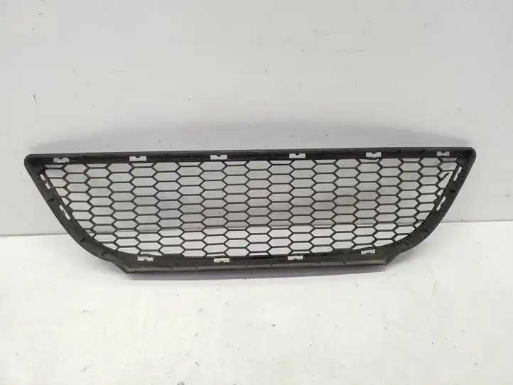 BMW 3 E90 E91 (2005 - 2012) 51117906494 Нижняя решетка переднего бампера — фото 1