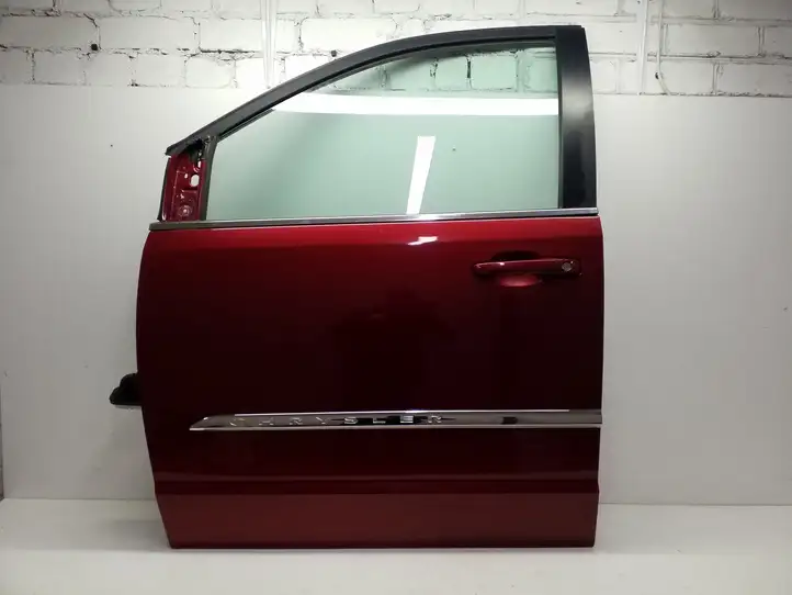 Chrysler Town & Country V (2010 - 2016) Дверь — фото 1