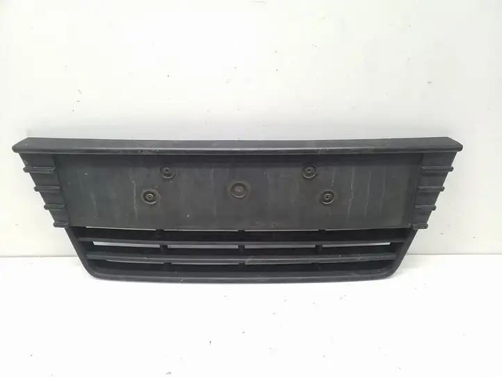 Ford Focus (2011 - 2015) BM5117K945A Нижняя решетка переднего бампера — фото 1