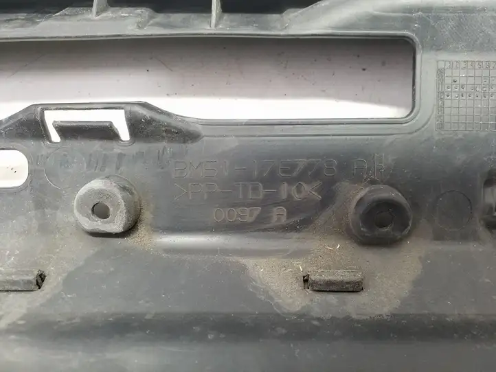 Ford Focus (2011 - 2015) BM5117E778AH Облицовка радиатора — фото 7
