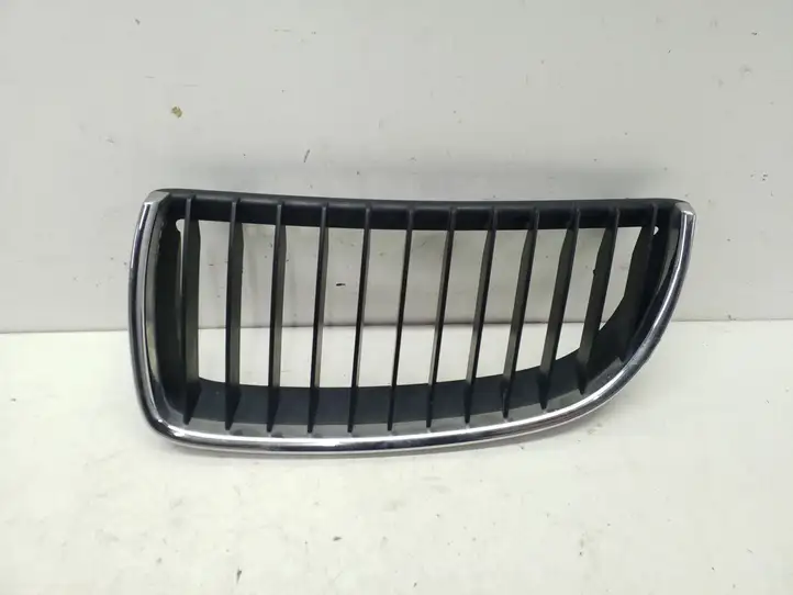 BMW 3 E90 E91 (2005 - 2012) 22405910 Верхняя решетка радиатора — фото 1