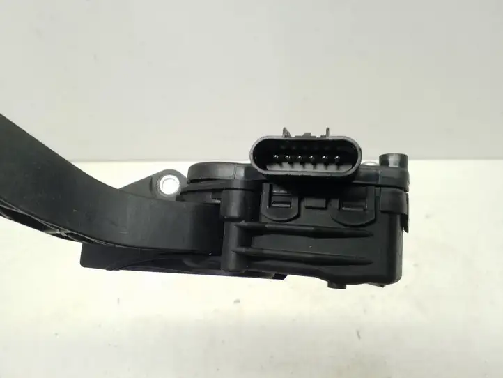 Chevrolet Captiva (2013 - 2016) 20784691 Педаль акселератора — фото 2
