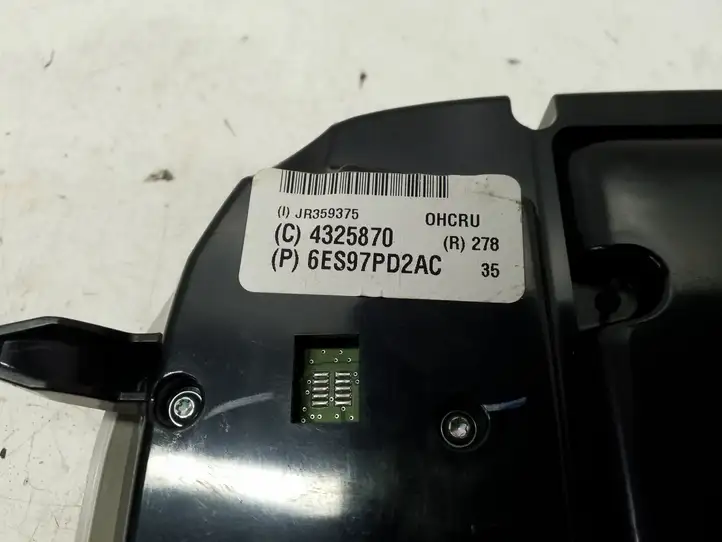 Chrysler Pacifica (2016 - ) 6ES97PD2AC Передняя подсветка — фото 3