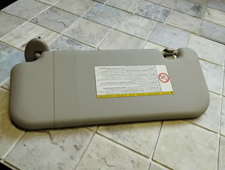 Toyota Auris 150 (2006 - 2012) Солнцезащитный козырек — фото 3