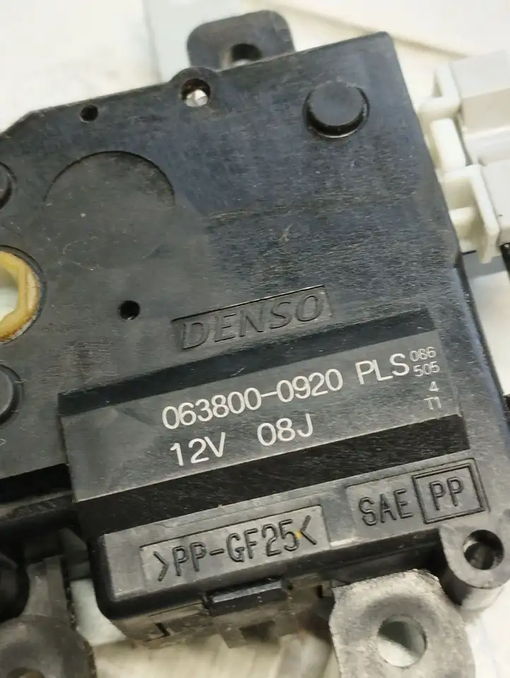Toyota Auris 150 (2006 - 2012) 0638000920 Двигатель задвижки потока воздуха — фото 2