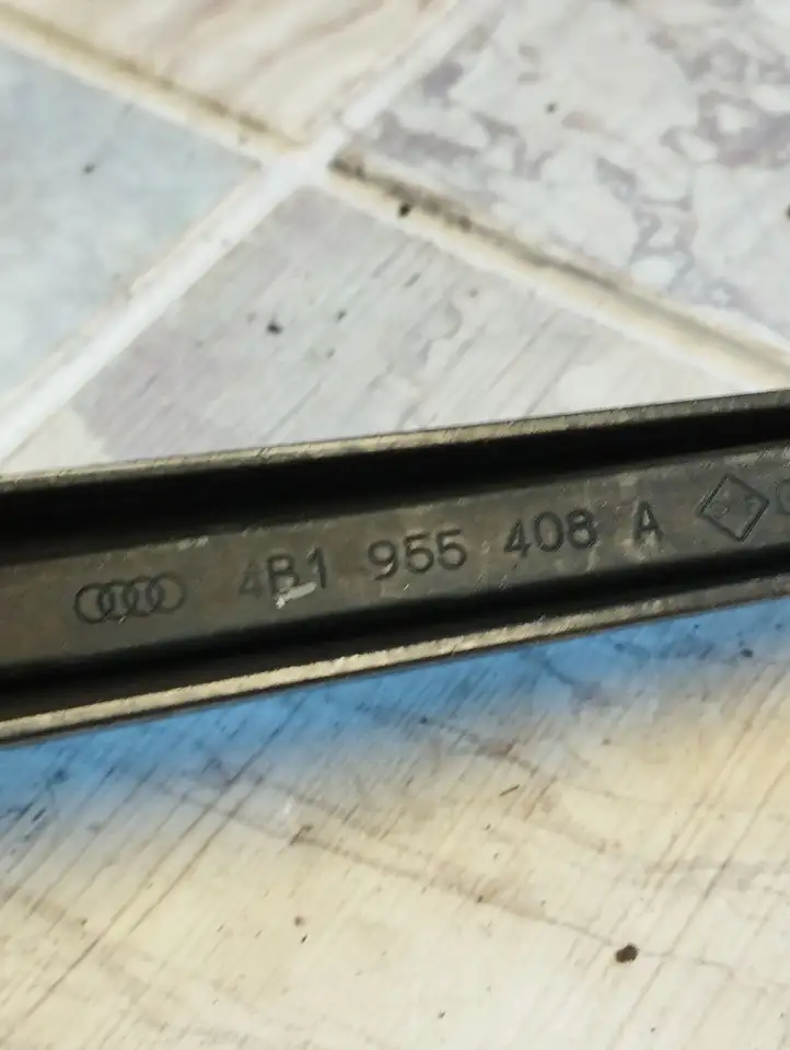 Audi A6 S6 C5 4B (1997 - 2001) 4B1955408A Рычаг стеклоочистителя — фото 2