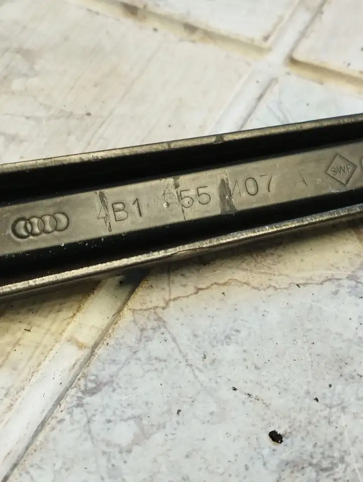 Audi A6 S6 C5 4B (1997 - 2001) 4B1955407A Рычаг стеклоочистителя — фото 2