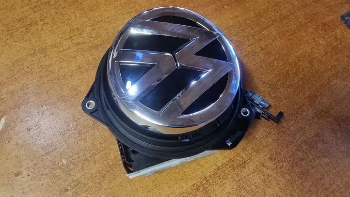 Volkswagen Golf VII (2013 - 2019) 5G0827469AJ Ручка багажника с камерой — фото 3