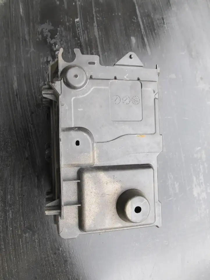 Mazda 5 (2010 - 2016) LFD718593 Ящик аккумулятора — фото 9