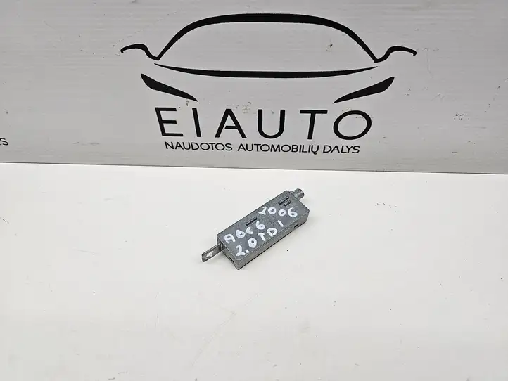 Audi A6 S6 C6 4F (2004 - 2008) 4F9035225H Усилитель антенны — фото 6