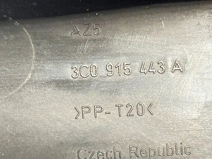 Volkswagen PASSAT B7 (2011 - 2014) 3C0915443A Крышка ящика аккумулятора — фото 3