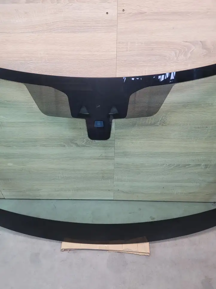 Land Rover Range Rover Velar (2017 - ) Переднее стекло — фото 13