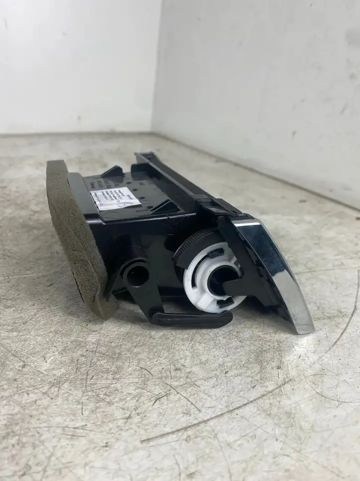 Skoda Octavia Mk3 (5E) (2013 - 2019) 5E0819701 Боковой воздушный дефлектор — фото 4