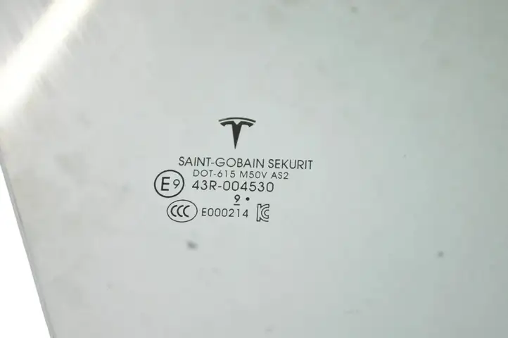 Tesla Model 3 (2017 - 2023) 43R004530 Стекло передней двери — фото 6